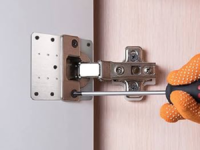 تعویض لولای درب کابینت