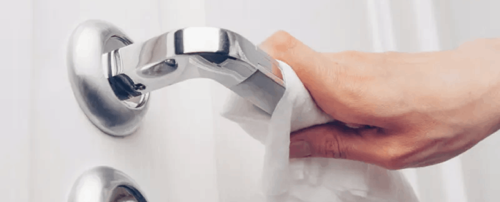 تمیز کردن دستگیره درب